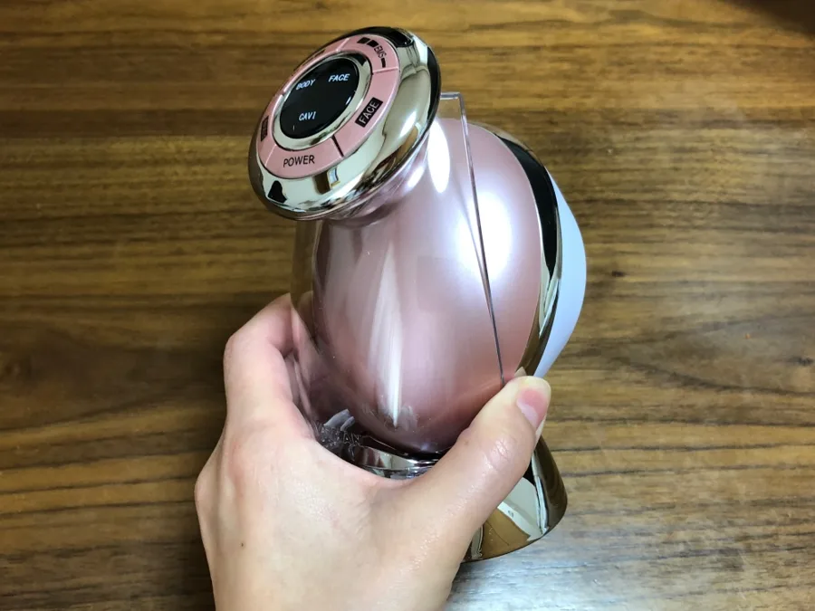 キャビスパRFコアを手に持ったところ